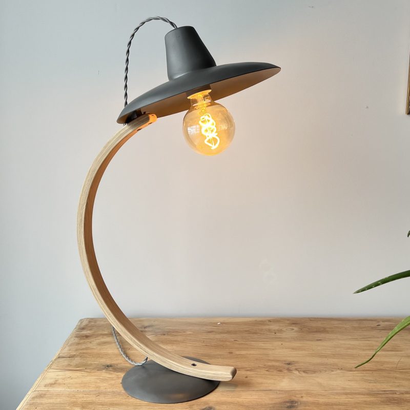 Lampe bois acier CAPELLO, par CRCREATEUR, le Puy-en-Velay, Haute-Loire.
