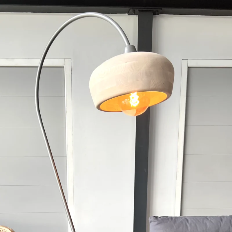 Lampe acier CURVO, par CRCREATEUR, Le Puy-en-Velay, Haute-Loire.